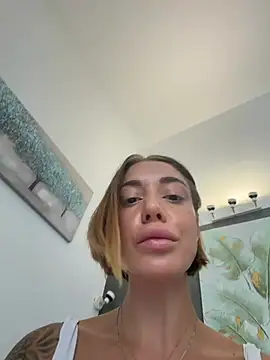 Snapshot of italianPassion chatting on May 8, 2026, 1:04 pm italianPassion online show from May 8, 2026, 1:04 pm