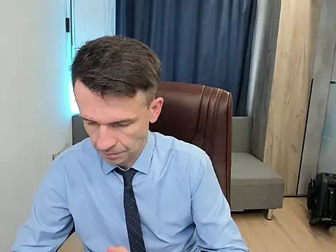 Snapshot of SteveTiger chatting on October 2, 2025, 8:18 am SteveTiger online show from October 2, 2025, 8:18 am