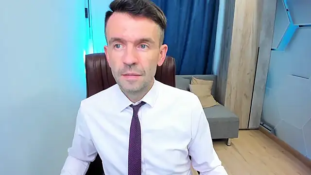 Snapshot of SteveTiger chatting on September 28, 2025, 12:12 pm SteveTiger online show from September 28, 2025, 12:12 pm