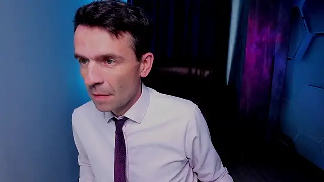 Snapshot of SteveTiger chatting on October 24, 2025, 12:04 pm SteveTiger online show from October 24, 2025, 12:04 pm