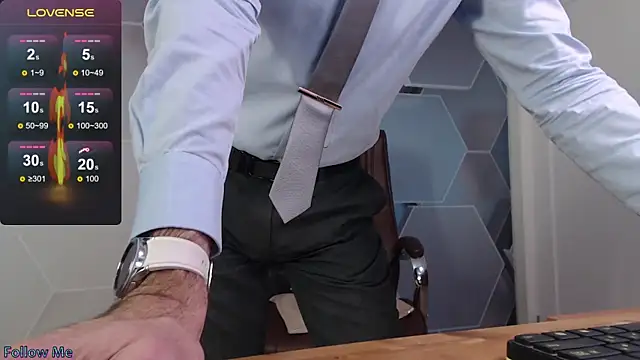 Snapshot of SteveTiger chatting on November 26, 2025, 12:05 pm SteveTiger online show from November 26, 2025, 12:05 pm