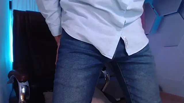 Snapshot of SteveTiger chatting on October 27, 2025, 3:46 pm SteveTiger online show from October 27, 2025, 3:46 pm