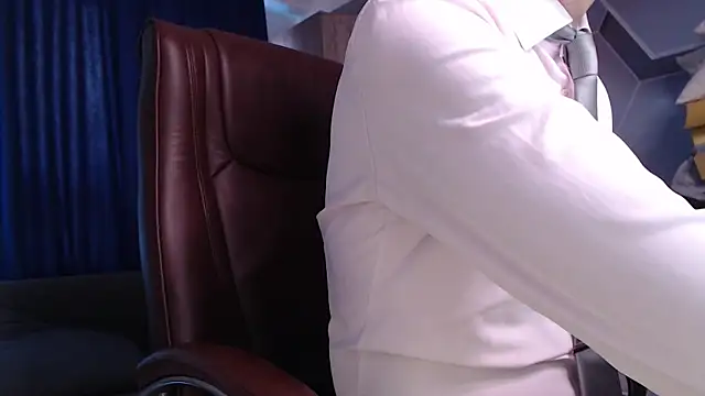 Snapshot of SteveTiger chatting on November 10, 2025, 10:42 am SteveTiger online show from November 10, 2025, 10:42 am