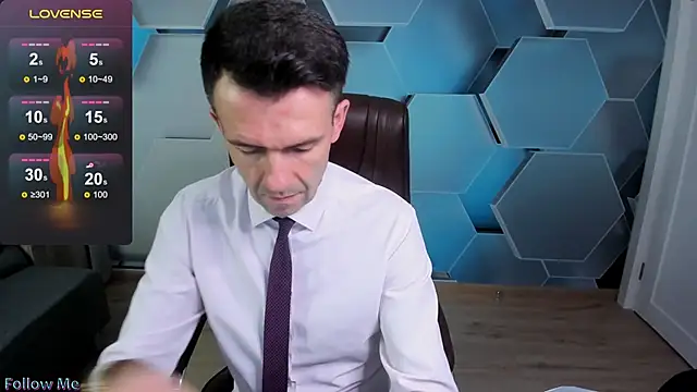 Snapshot of SteveTiger chatting on November 17, 2025, 11:47 am SteveTiger online show from November 17, 2025, 11:47 am