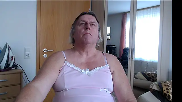 Sissygera online show from December 20, 2024, 1:54 pm