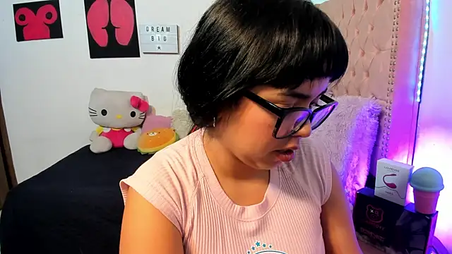 Snapshot of LillyCandy chatting on February 11, 2026, 12:21 am LillyCandy online show from February 11, 2026, 12:21 am