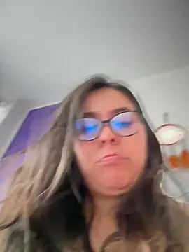 Ixchel Anaid online show from February 15, 2026, 3:33 pm