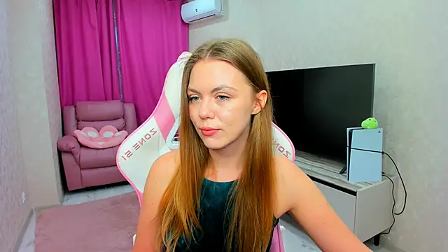 Snapshot of Strawberrye chatting on May 12, 2026, 11:27 am Strawberrye online show from May 12, 2026, 11:27 am