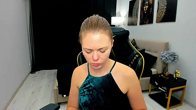 Snapshot of Strawberrye chatting on May 16, 2026, 10:36 am Strawberrye online show from May 16, 2026, 10:36 am