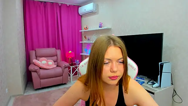 Snapshot of Strawberrye chatting on November 25, 2025, 3:29 am Strawberrye online show from November 25, 2025, 3:29 am