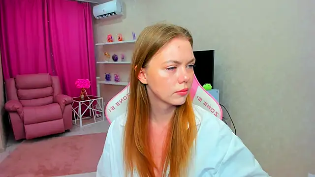 Snapshot of Strawberrye chatting on May 30, 2026, 3:24 am Strawberrye online show from May 30, 2026, 3:24 am