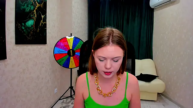 Snapshot of Strawberrye chatting on March 12, 2025, 9:44 am Strawberrye online show from March 12, 2025, 9:44 am