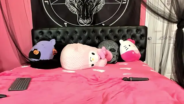 Snapshot of EVILYN chatting on January 28, 2025, 12:57 am EVILYN online show from January 28, 2025, 12:57 am