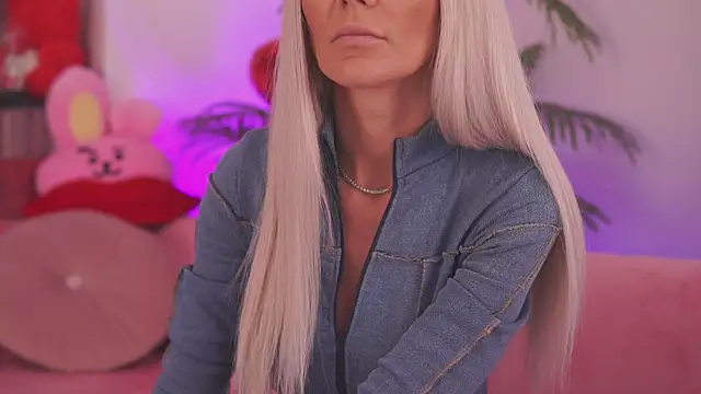 fallingangel online show from October 3, 2025, 10:06 am