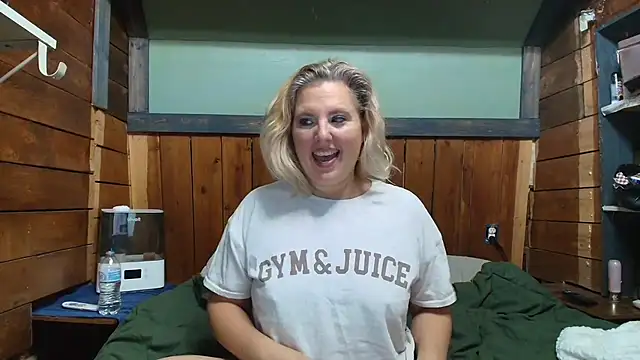 Snapshot of lisaxlovexxx chatting on February 4, 2026, 5:08 pm lisaxlovexxx online show from February 4, 2026, 5:08 pm