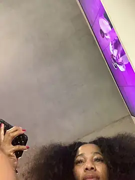 CurvyDesire1 online show from September 11, 2025, 1:44 pm