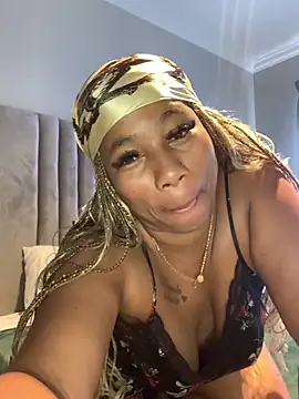 Snapshot of CurvyDesire1 chatting on February 27, 2026, 5:51 am CurvyDesire1 online show from February 27, 2026, 5:51 am