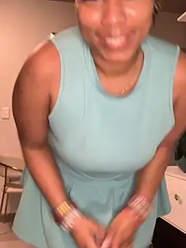 Snapshot of CurvyDesire1 chatting on February 5, 2026, 10:38 pm CurvyDesire1 online show from February 5, 2026, 10:38 pm