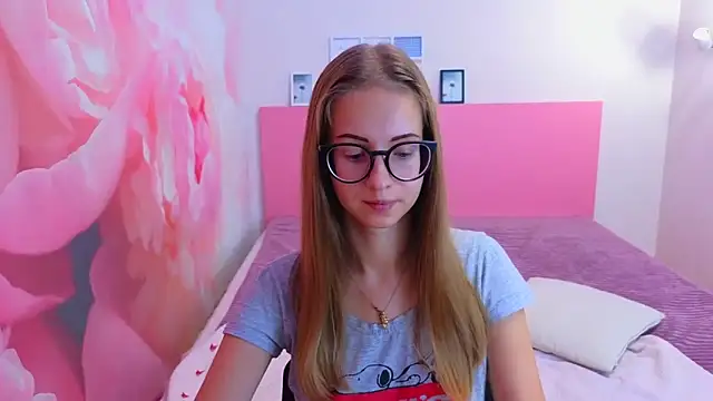 AliceAdams online show from October 5, 2025, 8:05 am