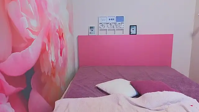 AliceAdams online show from April 20, 2026, 6:27 am