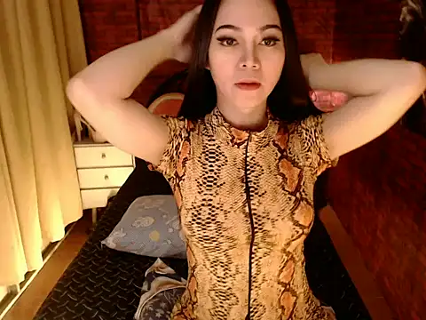 Snapshot of Yoshidashemale chatting on November 15, 2025, 11:36 am Yoshidashemale online show from November 15, 2025, 11:36 am