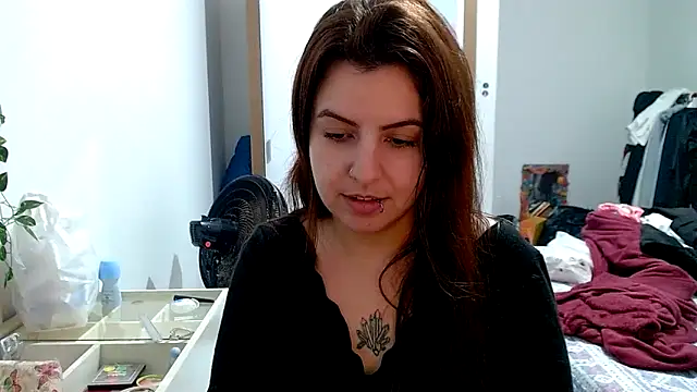 chelbyy online show from October 2, 2025, 4:05 am