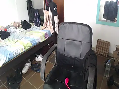 Snapshot of alisterxxx chatting on December 4, 2025, 5:23 pm alisterxxx online show from December 4, 2025, 5:23 pm