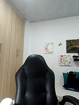 BustyMilf  online show from April 6, 2026, 12:17 pm