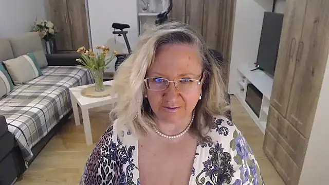 Raisshy online show from March 9, 2025, 3:38 pm