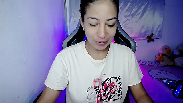 ninatiny online show from February 15, 2026, 11:20 am