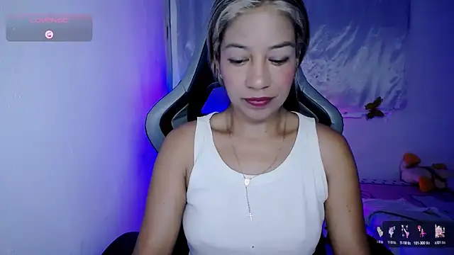 ninatiny online show from November 12, 2025, 8:51 am