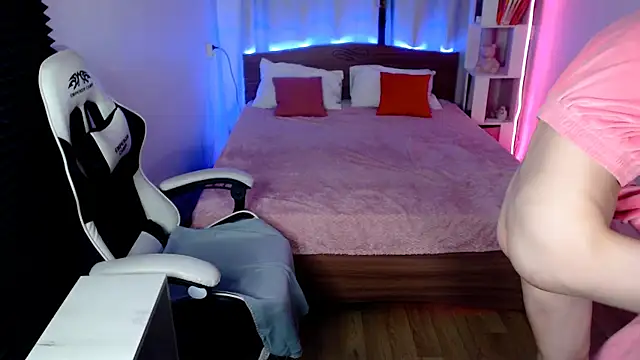 Kira honeyy online show from January 15, 2025, 2:45 pm