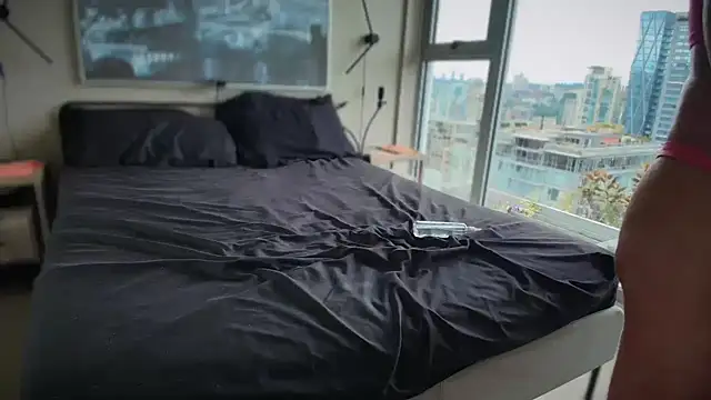 MikyFoxx online show from October 16, 2025, 6:27 pm