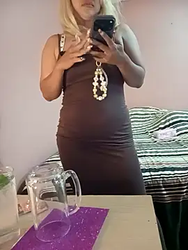 Snapshot of HorneyKitten chatting on November 12, 2025, 5:11 am HorneyKitten online show from November 12, 2025, 5:11 am