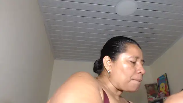 Snapshot of adrixxx38 chatting on October 15, 2025, 8:28 pm adrixxx38 online show from October 15, 2025, 8:28 pm