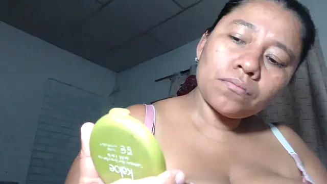 Snapshot of adrixxx38 chatting on November 18, 2025, 2:31 pm adrixxx38 online show from November 18, 2025, 2:31 pm