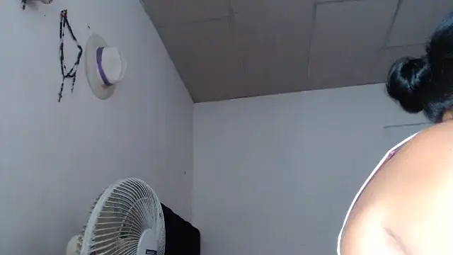 adrixxx38 online show from December 3, 2025, 1:43 pm