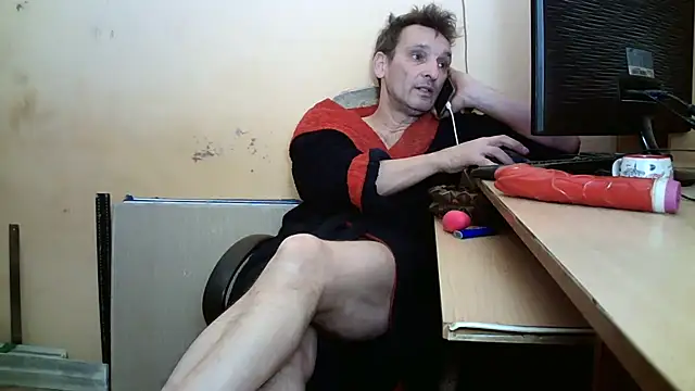 Snapshot of dundyFocus chatting on November 22, 2025, 2:27 pm dundyFocus online show from November 22, 2025, 2:27 pm