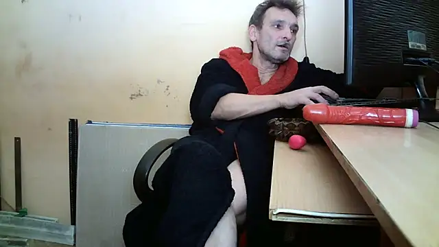 Snapshot of dundyFocus chatting on November 26, 2025, 3:56 pm dundyFocus online show from November 26, 2025, 3:56 pm