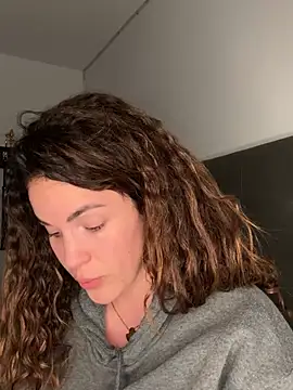 Clara-xoxo online show from February 8, 2025, 4:46 pm