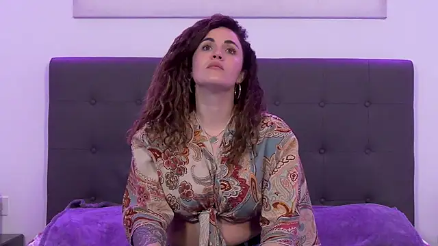 Clara-xoxo online show from February 20, 2025, 2:57 pm