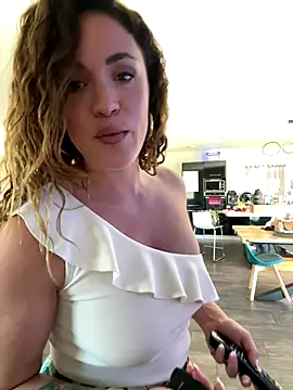 Clara-xoxo online show from October 2, 2025, 9:23 am