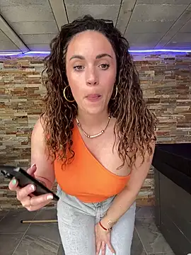 Clara-xoxo online show from March 6, 2025, 2:29 pm