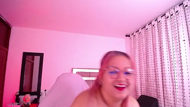 Snapshot of salomecastro_ chatting on August 6, 2026, 3:12 am salomecastro online show from August 6, 2026, 3:12 am