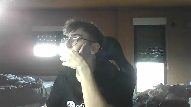 Troycm online show from December 5, 2025, 3:32 pm