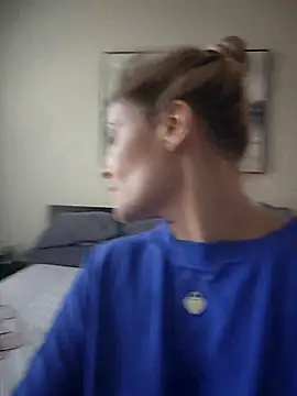 Snapshot of HollyTattoo chatting on February 10, 2025, 1:44 pm HollyTattoo online show from February 10, 2025, 1:44 pm