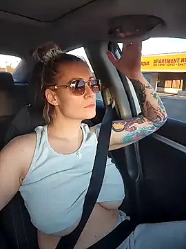 Snapshot of HollyTattoo chatting on December 5, 2024, 9:55 pm HollyTattoo online show from December 5, 2024, 9:55 pm