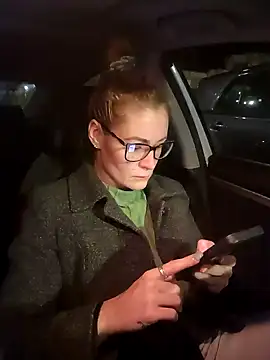 Snapshot of HollyTattoo chatting on December 7, 2024, 12:25 am HollyTattoo online show from December 7, 2024, 12:25 am