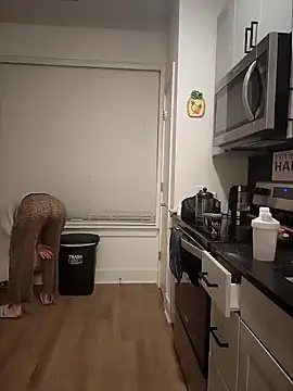 Snapshot of HollyTattoo chatting on December 17, 2024, 10:55 am HollyTattoo online show from December 17, 2024, 10:55 am