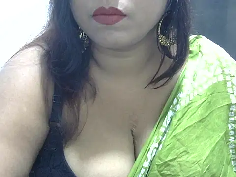 Snapshot of ROSEE_MERRYYYY chatting on October 14, 2025, 9:32 am ROSEE MERRYYYY online show from October 14, 2025, 9:32 am